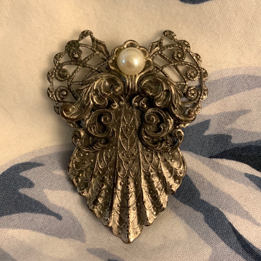 Angel of Love brooch by Jane Davis 1997